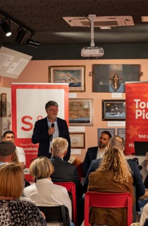 U SVRHU UNAPREĐENJA ŽIVOTA NA OTOCIMA I EFIKASNIJEG KORIŠTENJA EU SREDSTAVA Eurozastupnik Tonino Picula u Milni na otoku Braču predstavio priručnik o „habitabilnosti“